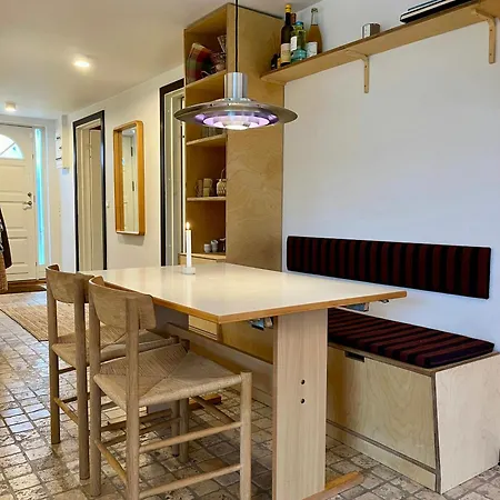 Be Surrounded By Trees In A Thatched Сasa de vacaciones Nykøbing Sjælland