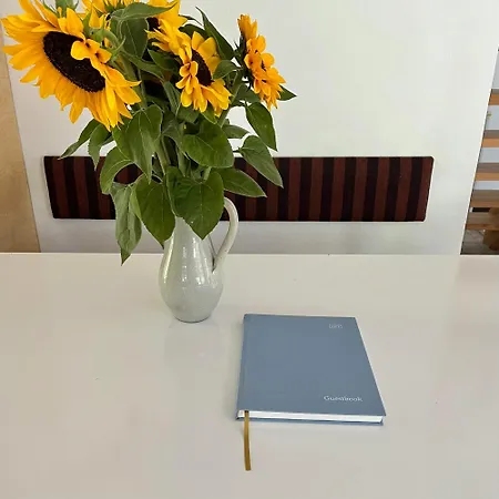 Сasa de vacaciones Be Surrounded By Trees In A Thatched *