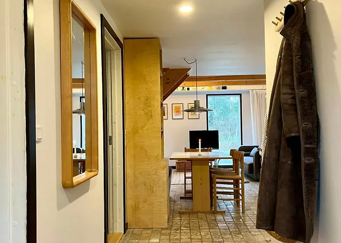 Be Surrounded By Trees In A Thatched Сasa de vacaciones Nykøbing Sjælland