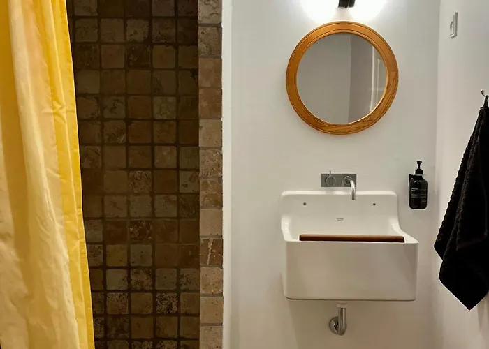 Сasa de vacaciones Be Surrounded By Trees In A Thatched *