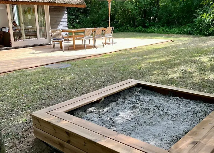 Be Surrounded By Trees In A Thatched Сasa de vacaciones